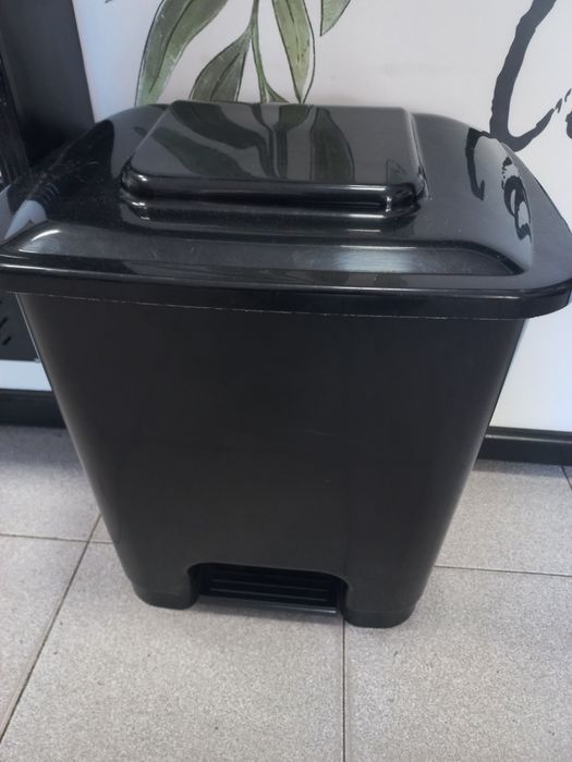 Caixote de lixo usado