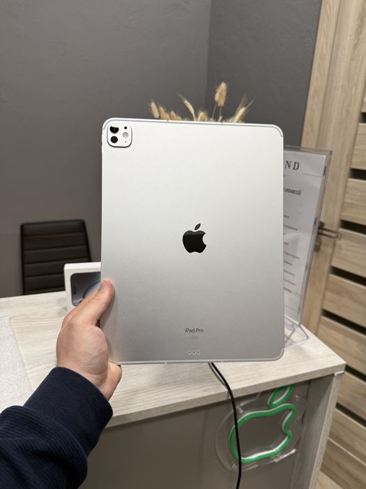iPad Pro 13” 256gb Silver M4 . Wi-Fi + LTE (підтримка сім)