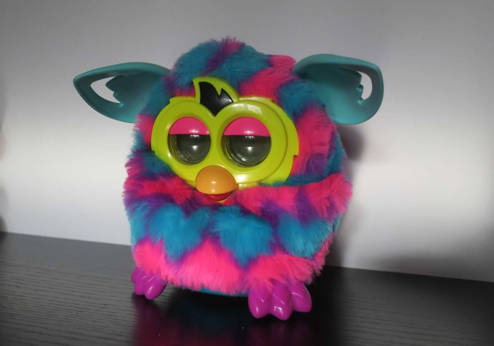 Interaktywny Furby Hasbro mówi