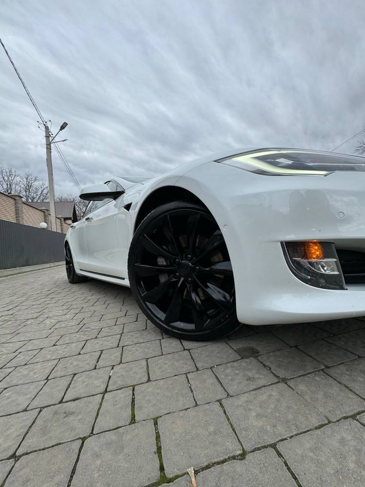 Tesla model S 100D