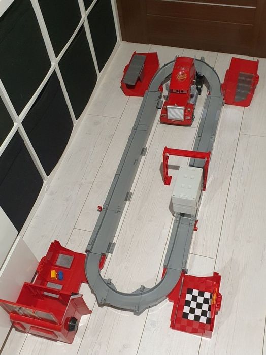 XXL 90cm Mega Maniek Auta Cars na baterie tor wyscigowy Mattel FPK72