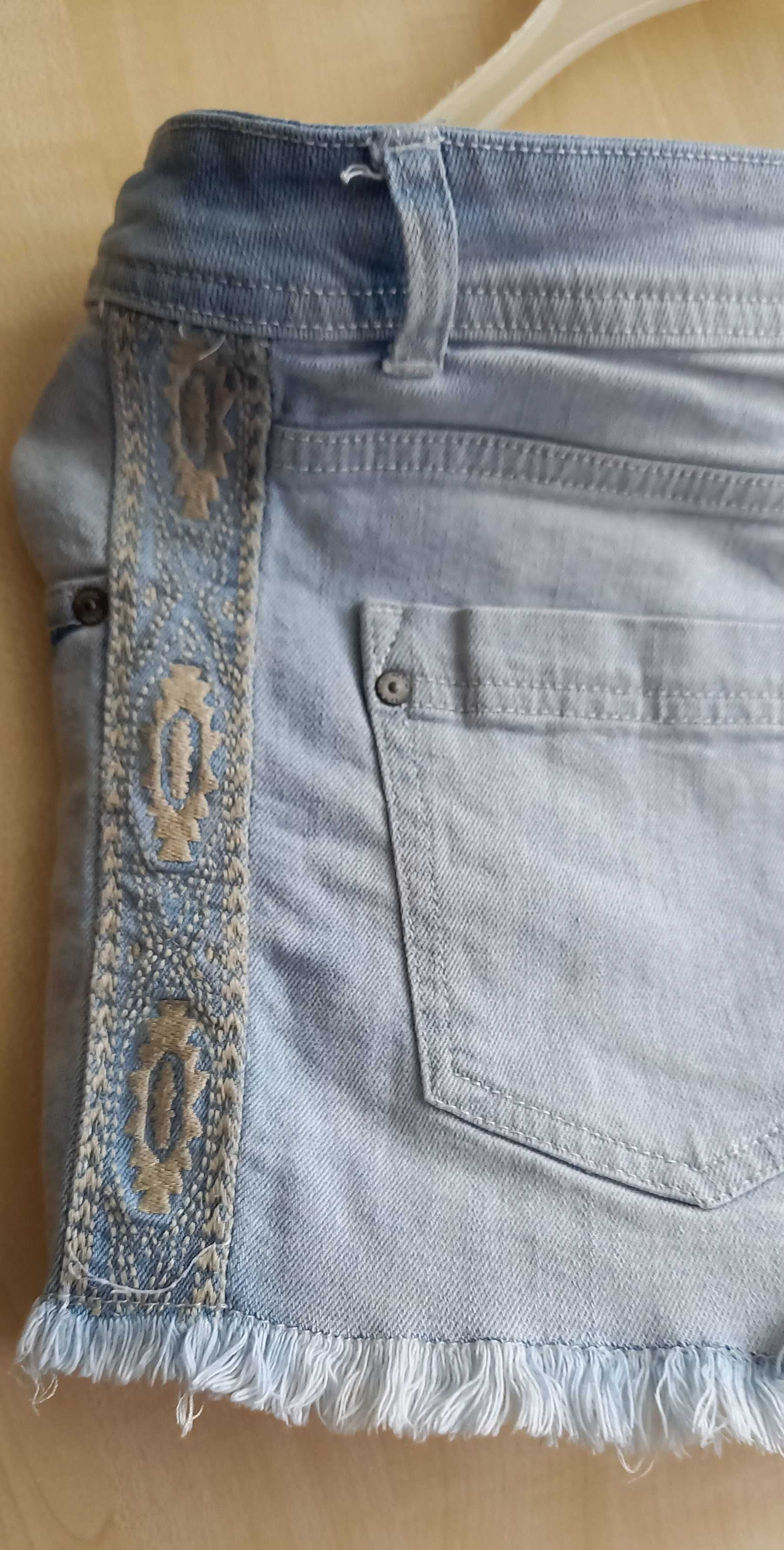 krótkie spodenki  jeansy  damskie M L   koronka