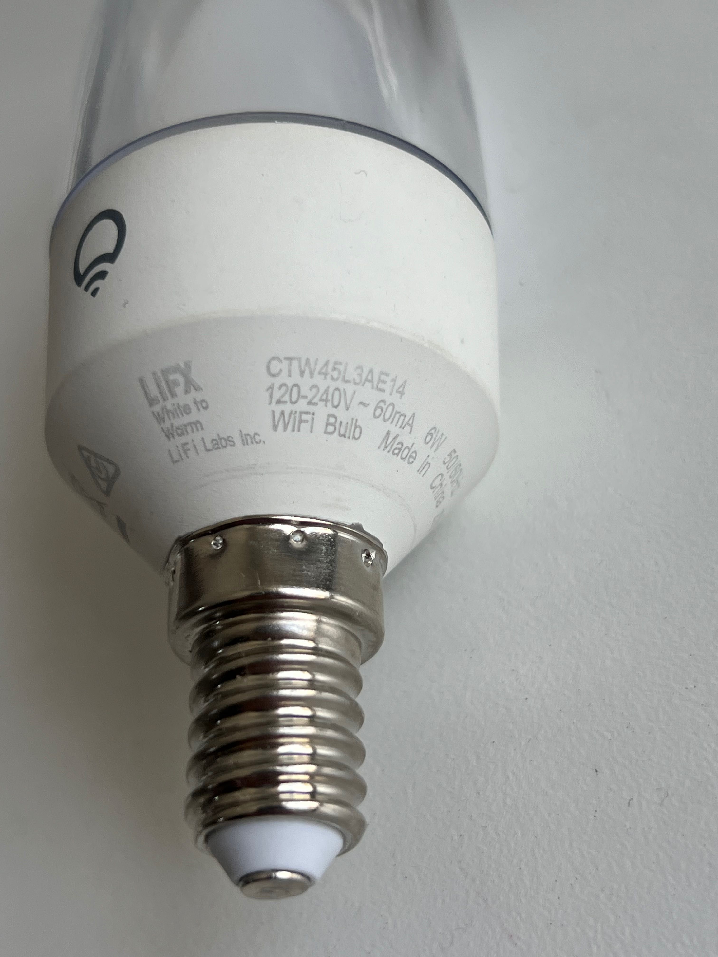 LIFX Color A19 + Candle E12 – żarówki smart, Wi-Fi, sprawne