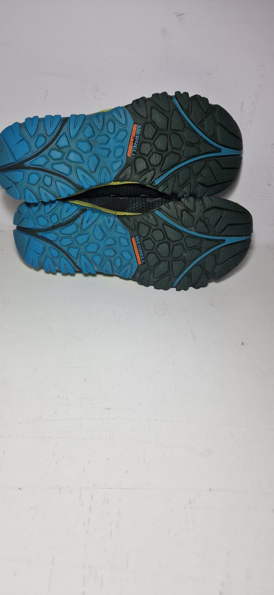 Merrell  42.           .