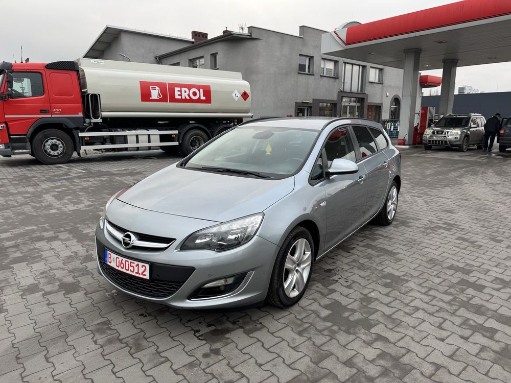 Opel Astra J Kombi  LIFT ! 1.4 Turbo Klima Alu PDC LED ! Serwis!