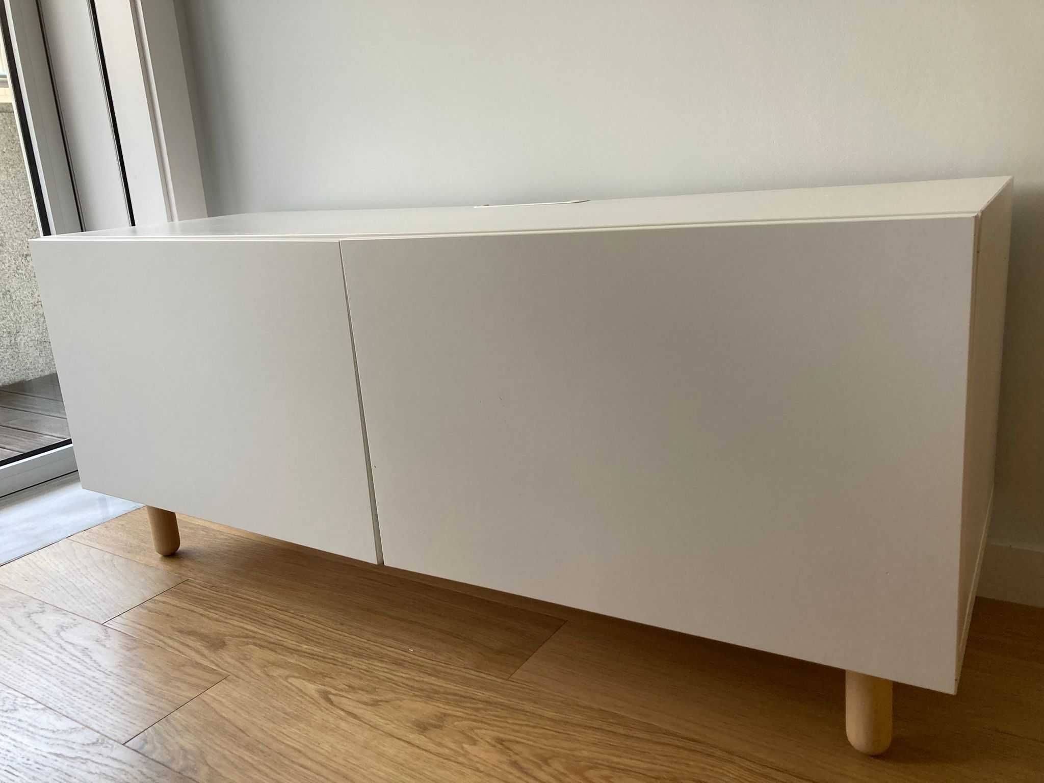 Aparador Besta IKEA