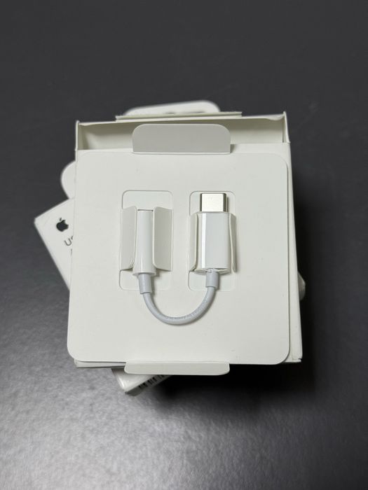 Перехідник Apple to 3.5 mm Headphone Jack Adapter