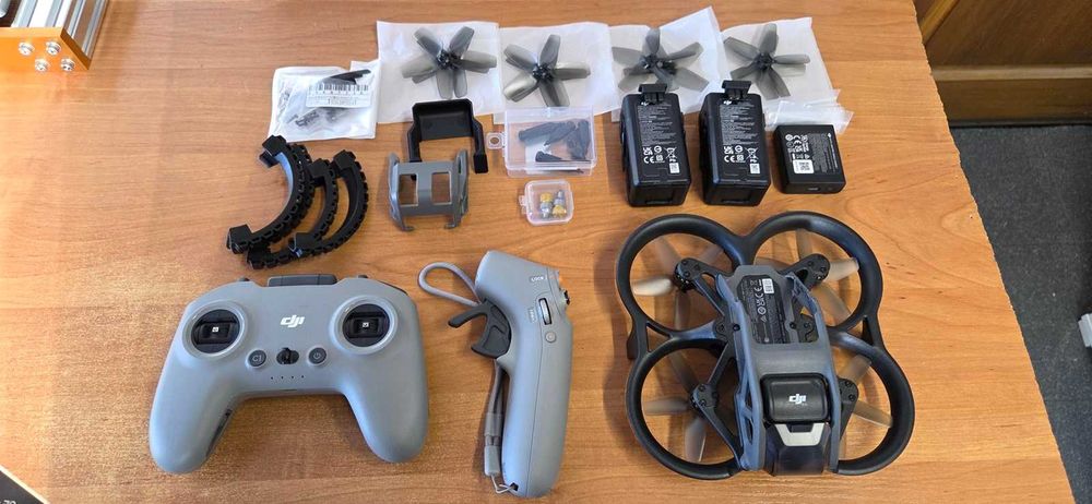 DJI Avata + 2 baterie + RC Motion 2 + FPV Remote Controller 2 + inne