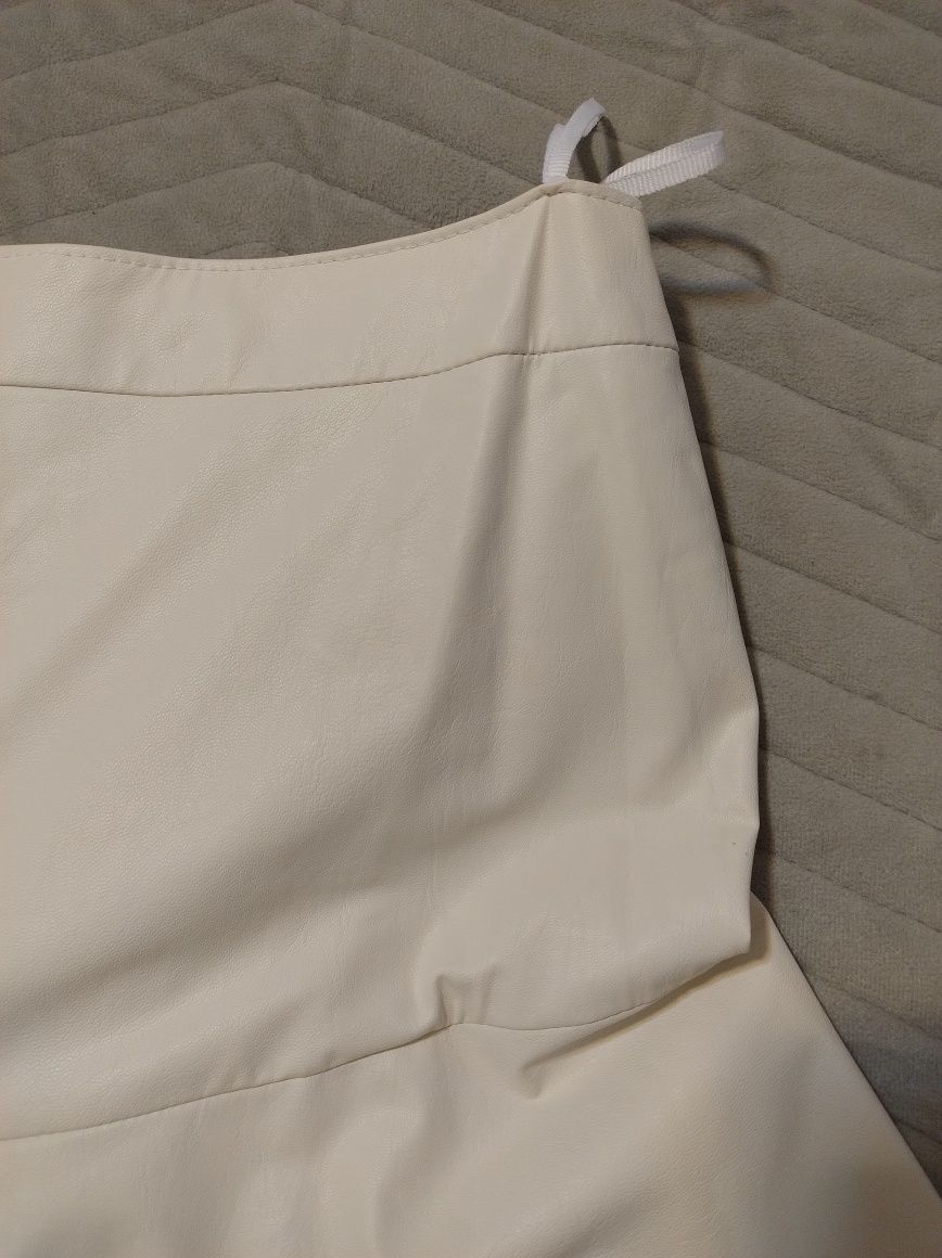 Nowa spódnica Sigma rozmiar 38 kolor ecru materiał jak skóra