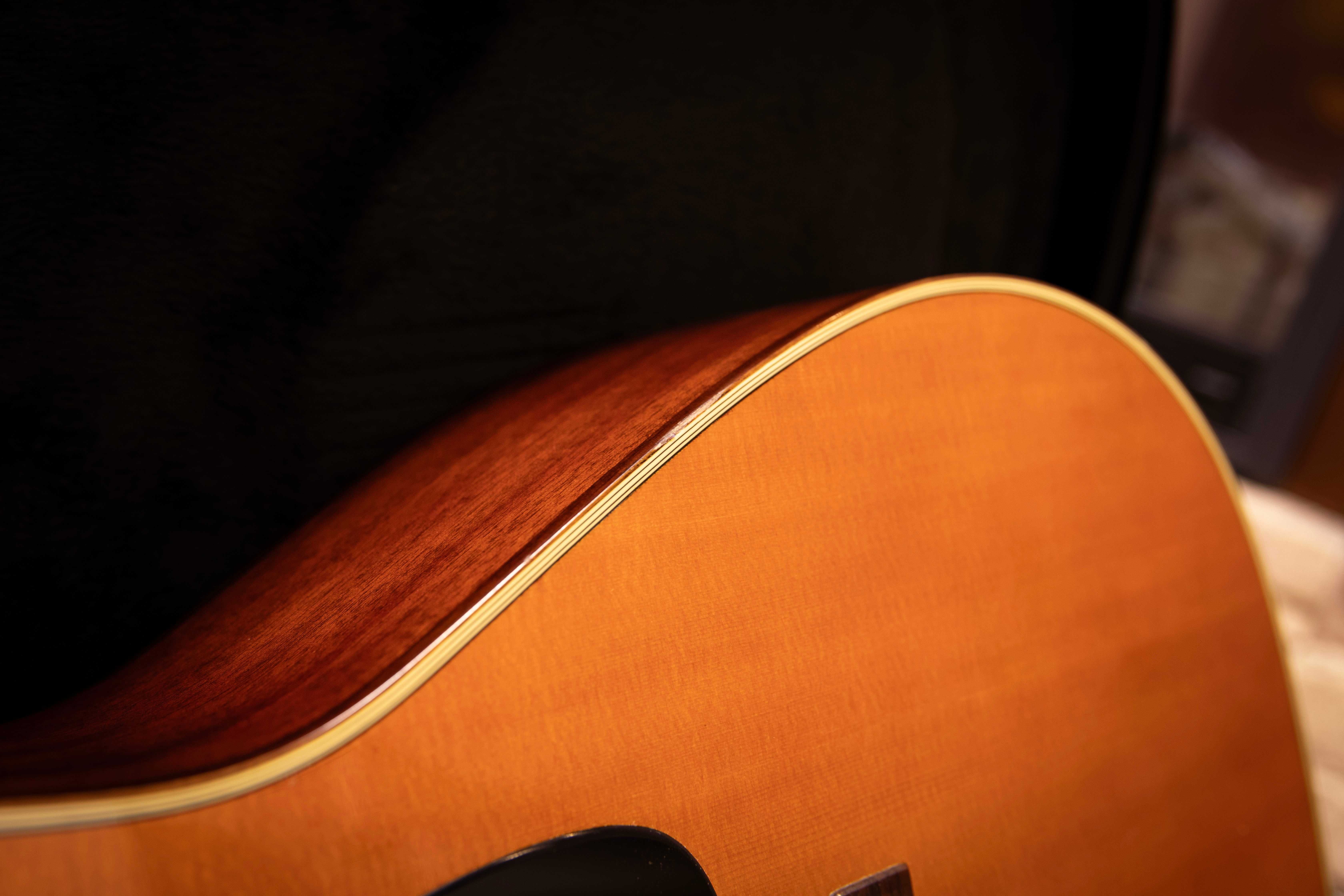 Топовая акустическая гитара YAMAHA FG180-50TH Red label