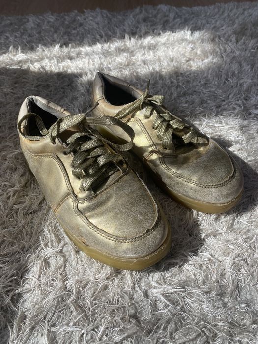 Дитячі кросівки золоті