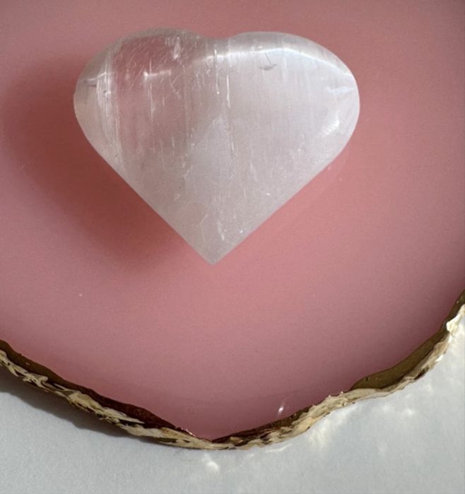 Pedra selenita coracao de bolso