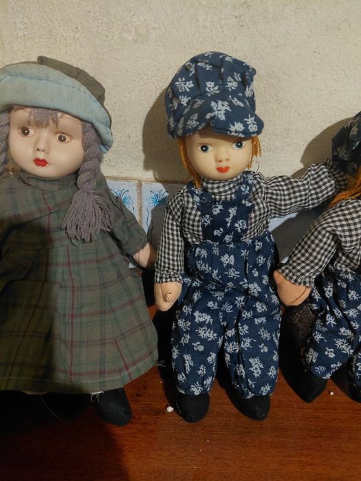 Conjunto de 3 Bonecas antigas de porcelana 10€