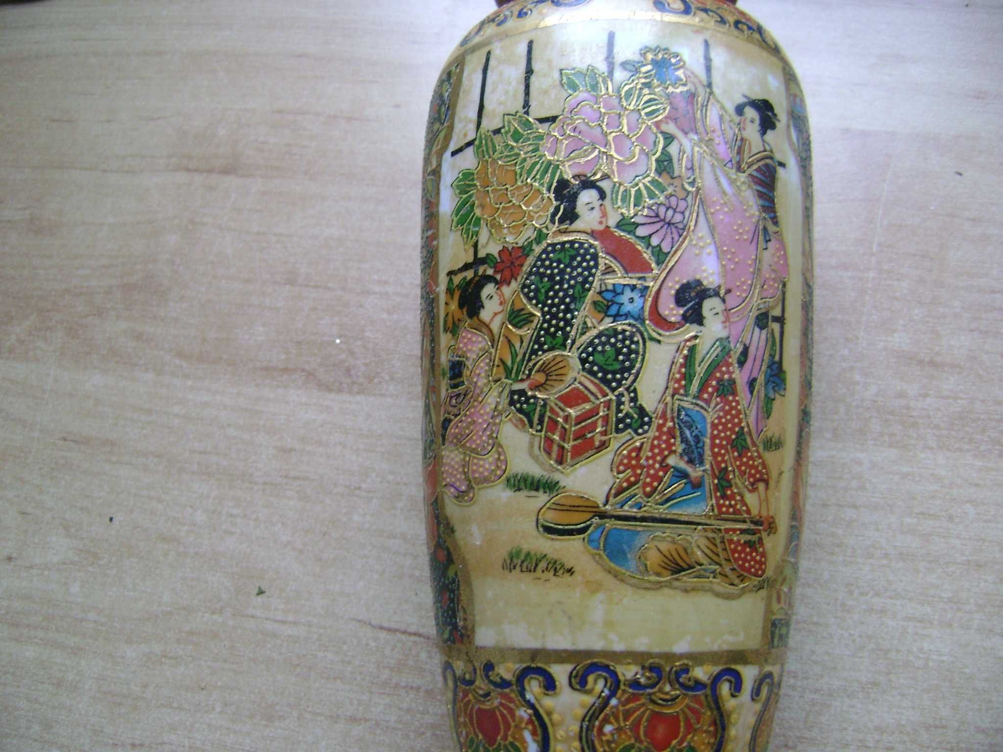 Starocie z PRL - Porcelana = Wazon chiński z czasów PRL 20cm wysokości