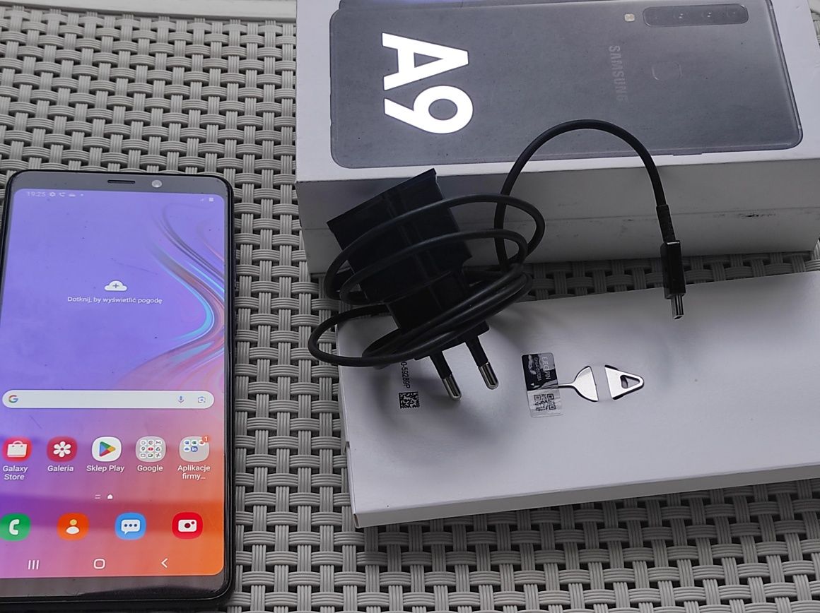 Samsung A9 6/128GB 4 aparatu mocna bateria,około 2/3 dni