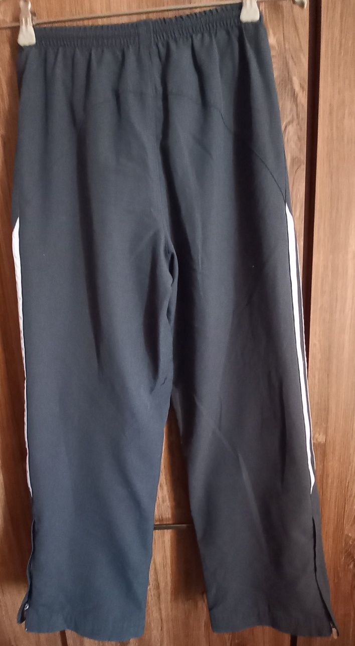 Spodnie sportowe chłopięce z Adidas roz.134-140cm/10 lat