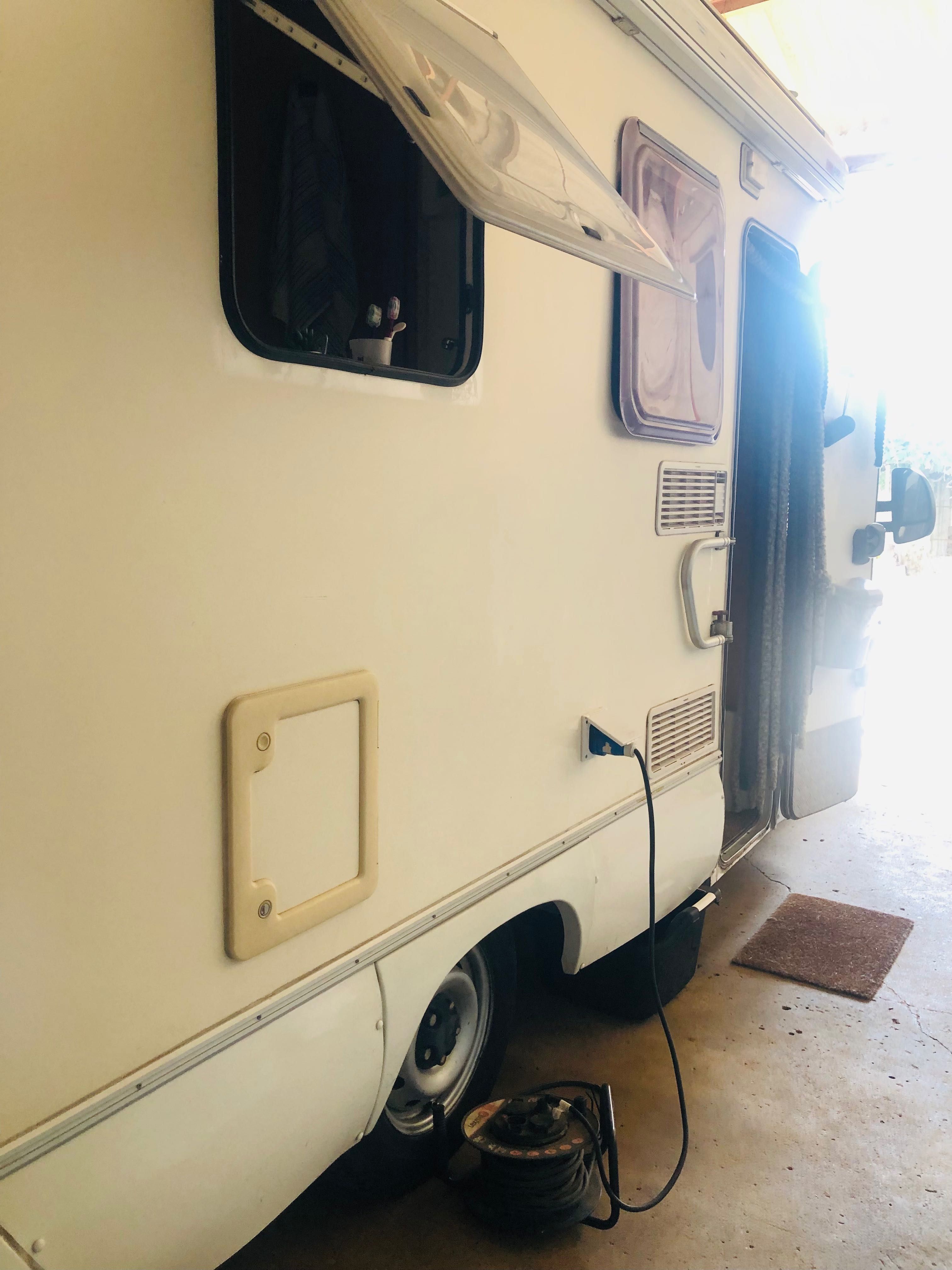 Vendo autocaravana funcional e compacta