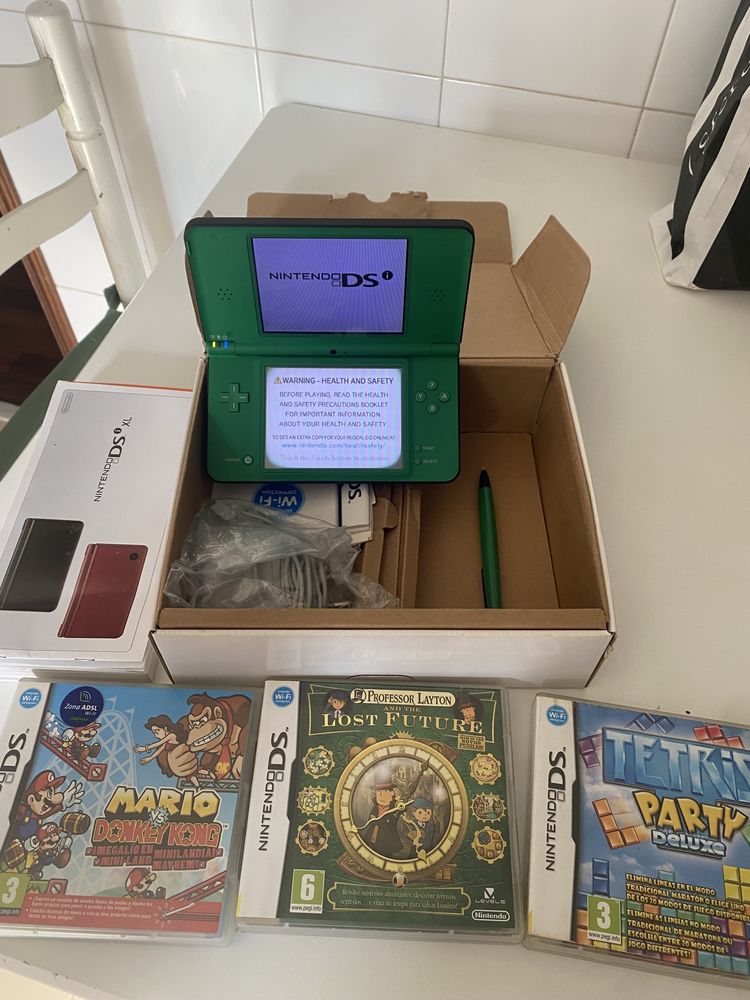 Nintendo DSi XL verde