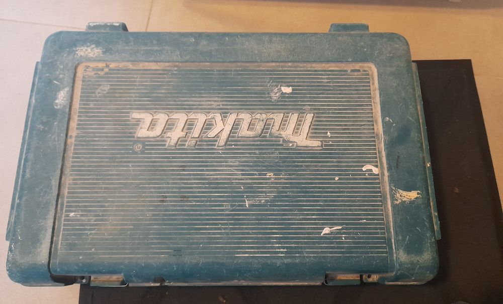 Wiertarka z udarem makita model 8391D