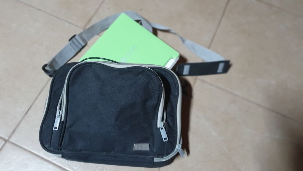 Acer  Aspire  One Happy