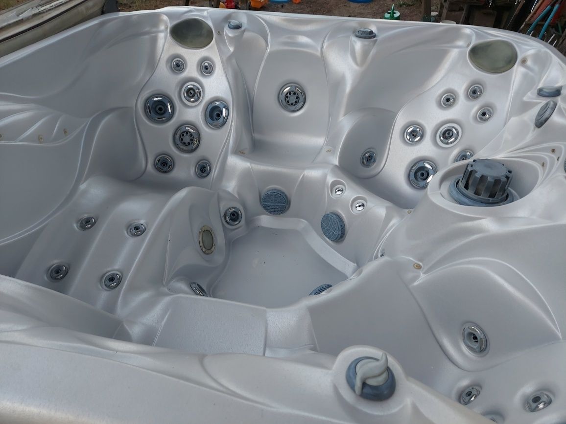 Jacuzzi ogrodowe 5 osobowe 2m x 2m Premium Leisure na Balboa.