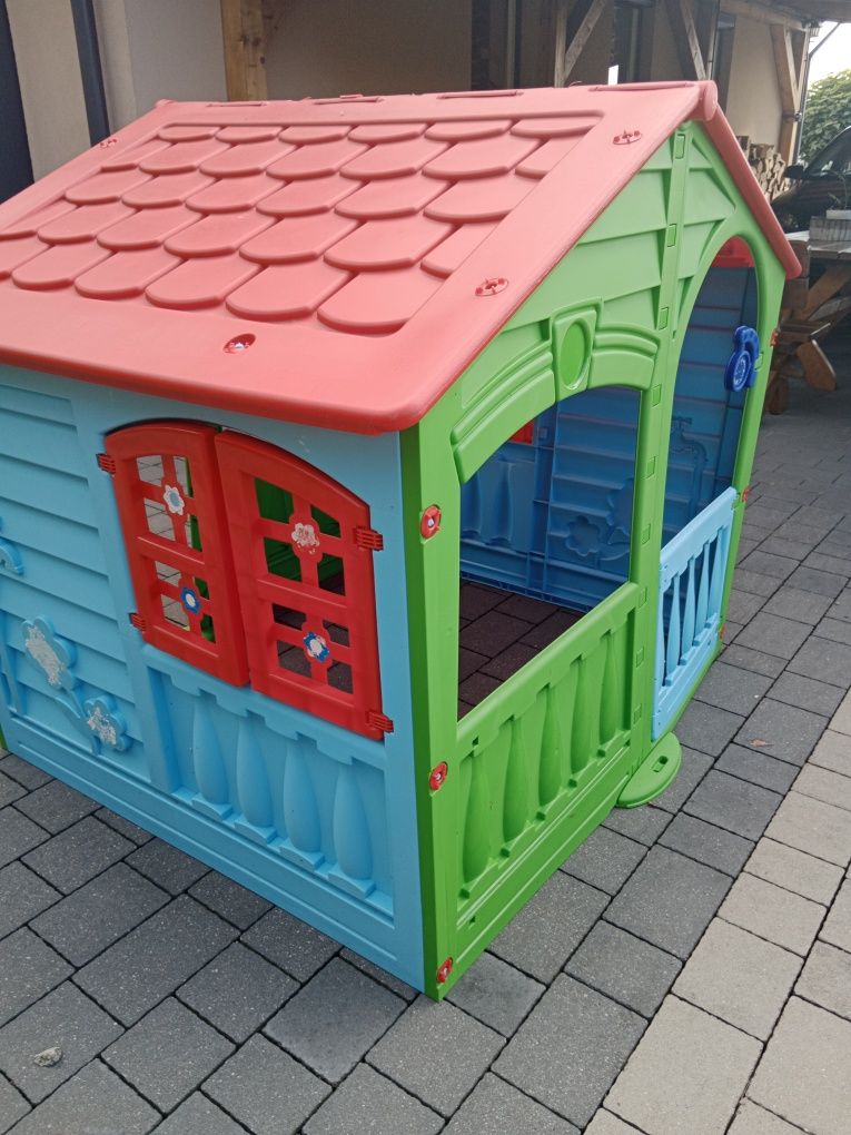 Plastikowy domek ogrodowy