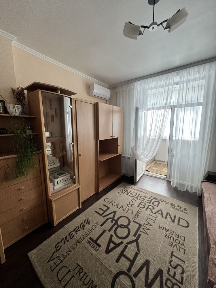 Продаж кімнати в гуртожитку (вул. Кирилівська, район Куренівка)