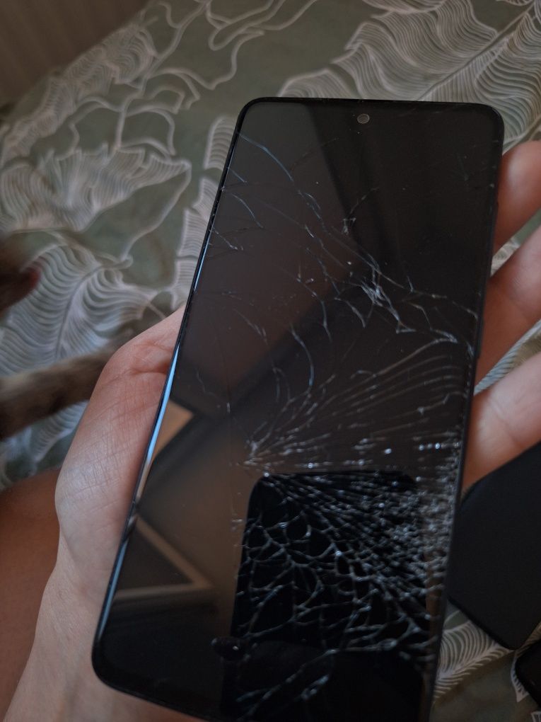 Samsung a51 z uszkodzona przednia szybką