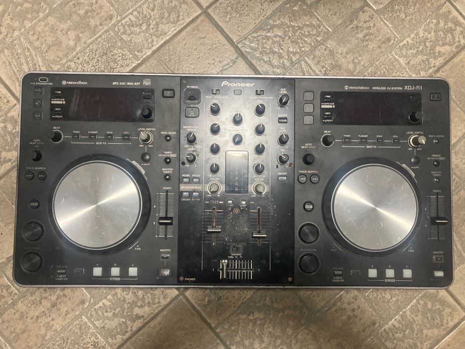 Pioneer XDJ R1 + case, wymienione fadarey, cue i play