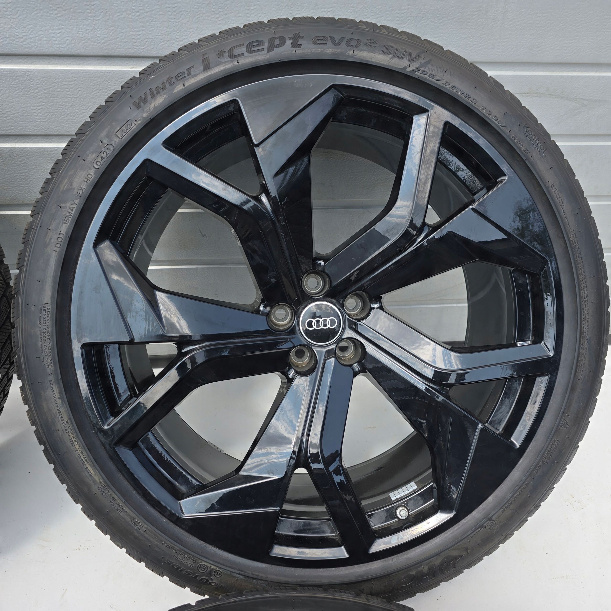 Audi Q8 SQ8 Audi Sport 5X112 295/35R23 108W ET18 4X