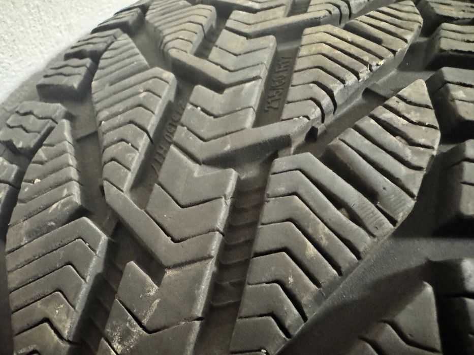Opony zimowe 215/60 R17 96H