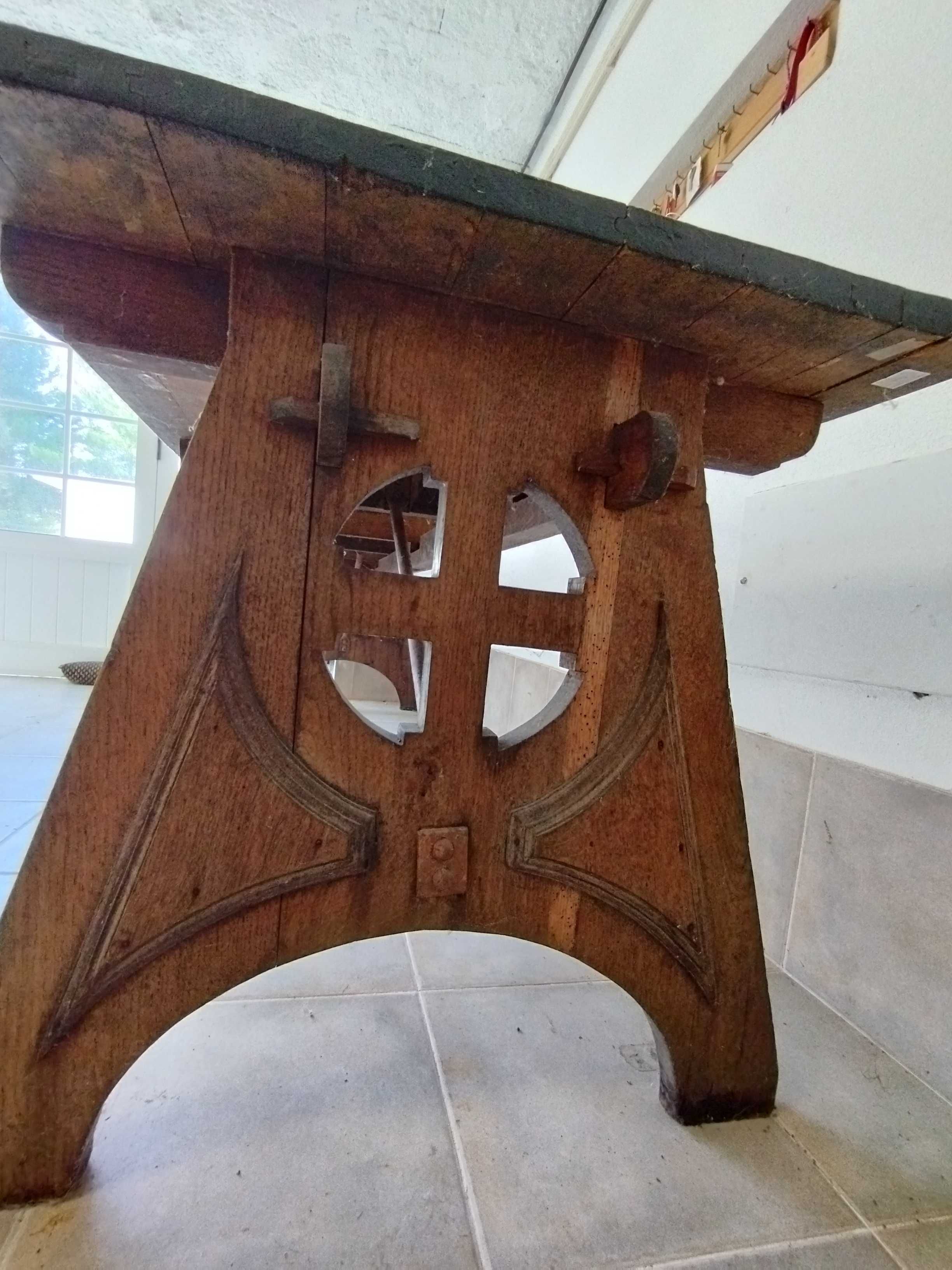 Mesa em madeira antiga
