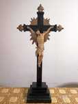 crucifixo antigo com base (madeira)