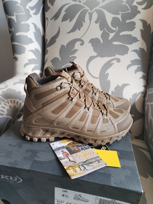 Włoskie profesjonalne buty trekkingowe Aku Selvatica tactical Mid r. 3