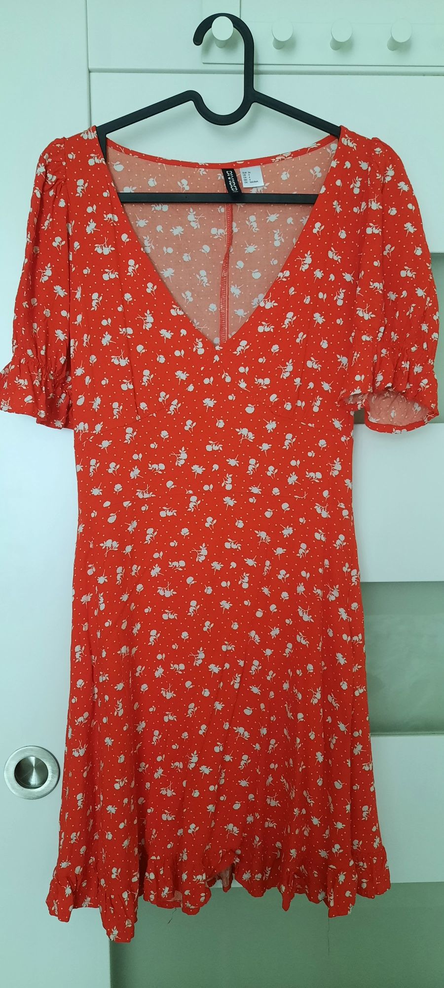 Czerwona sukienka w kwiaty H&M rozm. 36