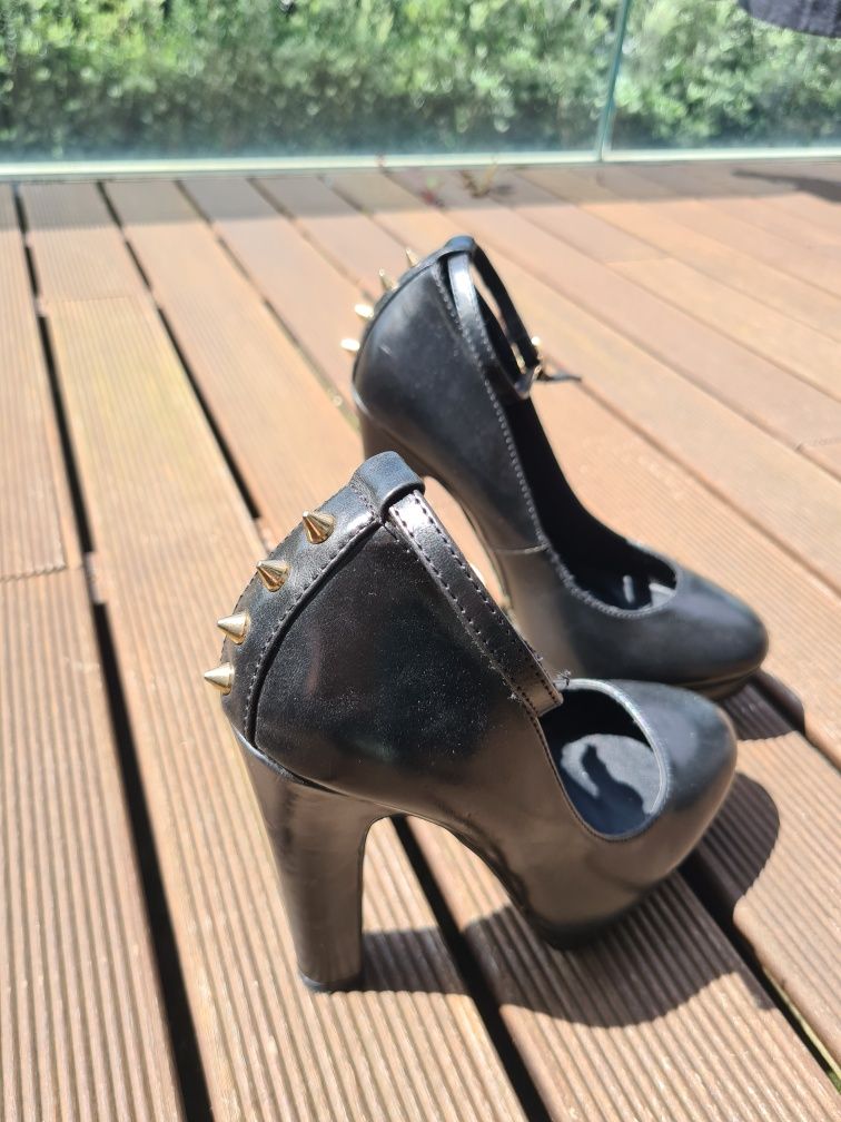 Sapatos tacão alto