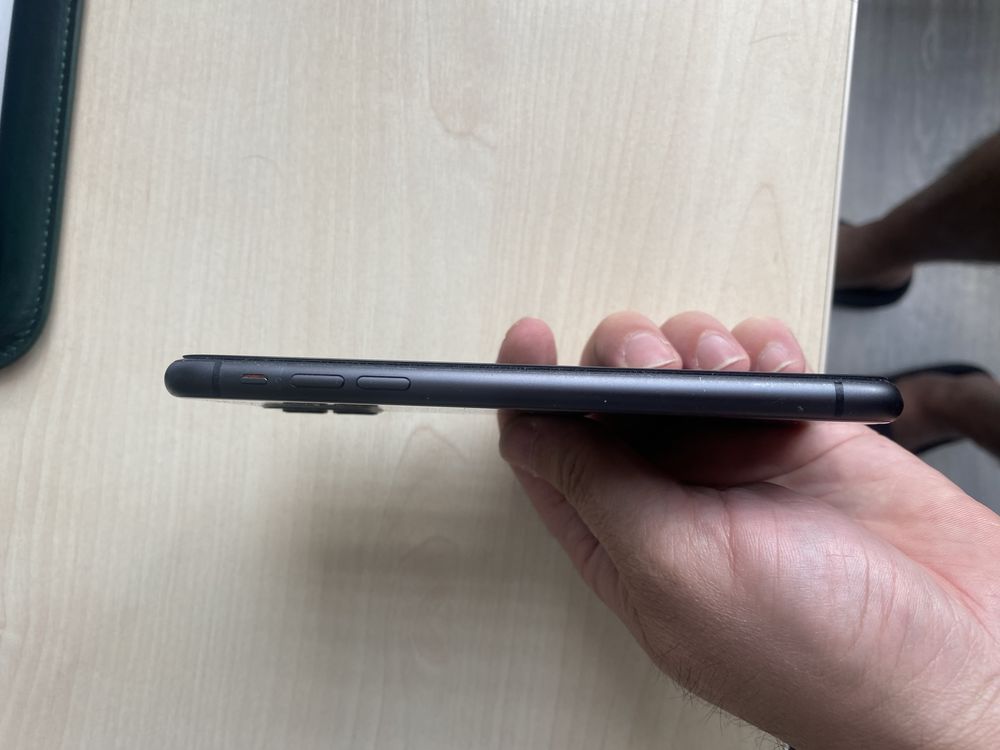 Продам IPhone 11 128g