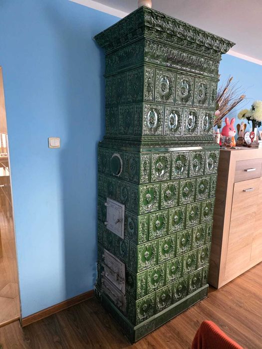 Zabytkowy piec kaflowy