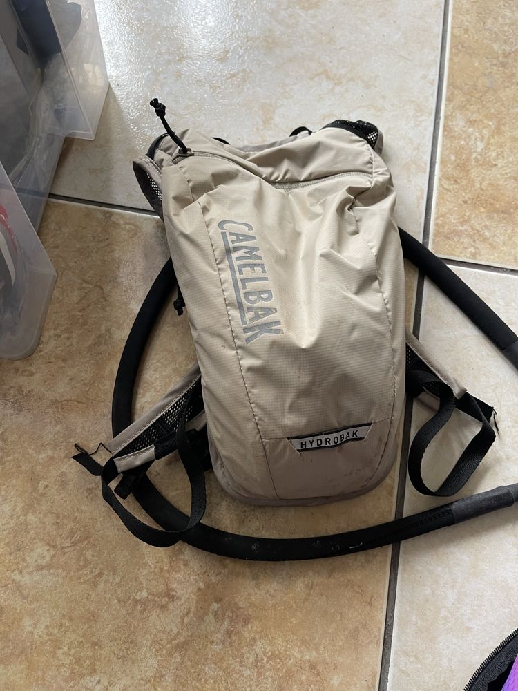 Varios tipo de equipamentos e acessorios BTT