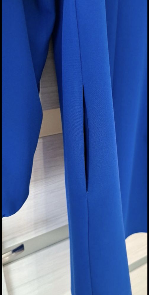 Elegancka sukienka z wiązaniem