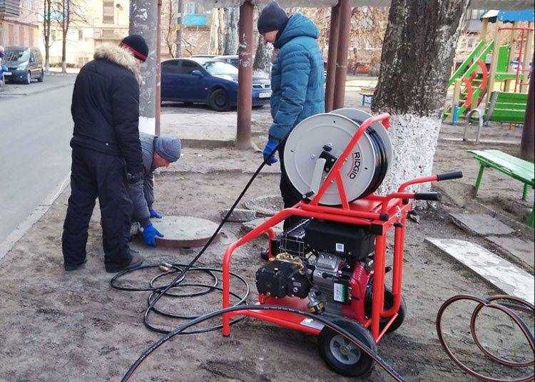 Прочистка труб! Обслуговування насосів! Монтаж автономної каналізації!