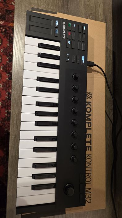 Komplete Kontrol M32 + Komplete 13