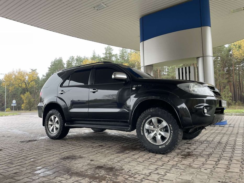 Продам Toyota Fortuner