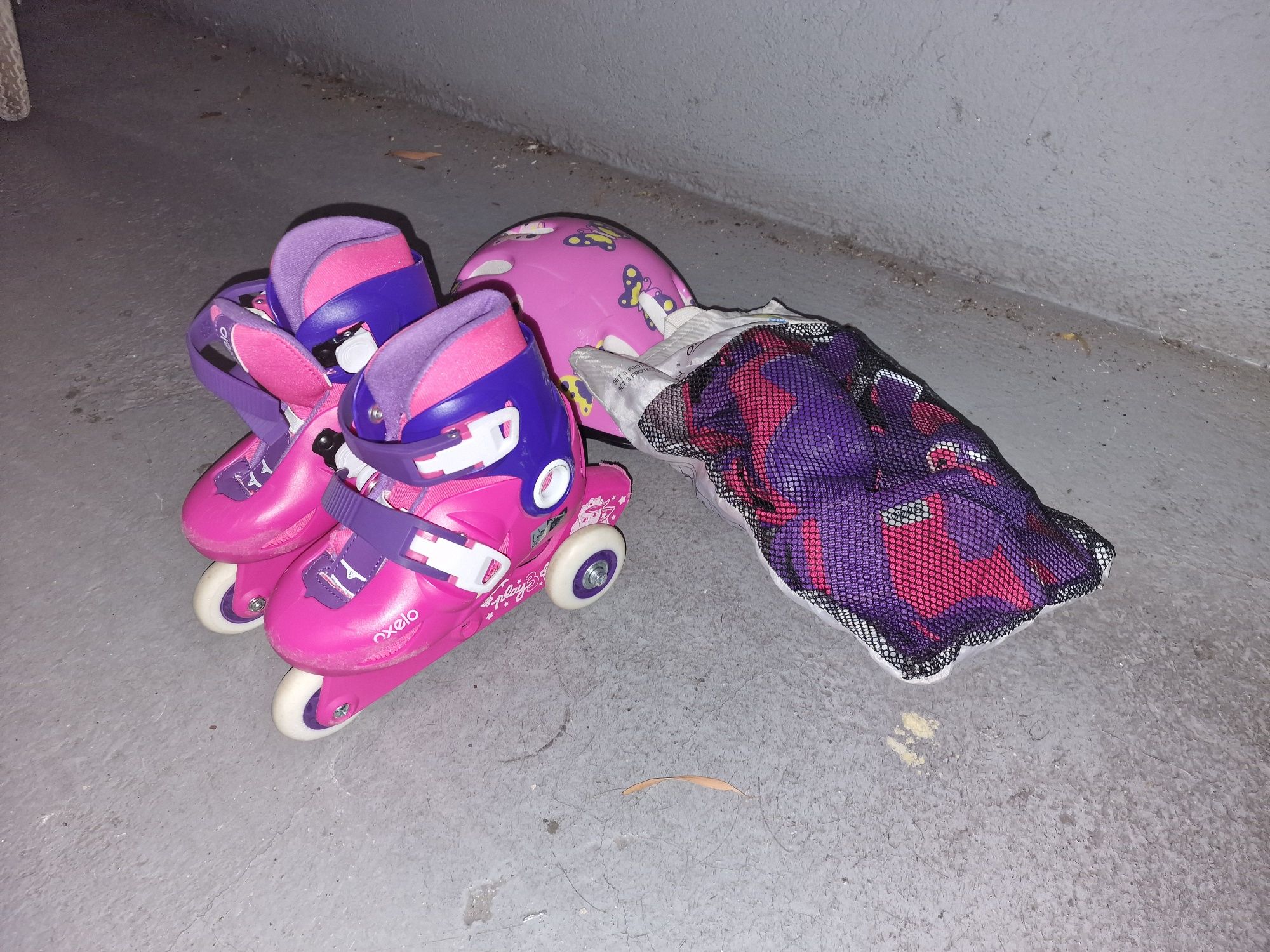 Patins + proteções + capacete