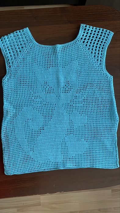 Ręcznie robiona na szydełku bluzka