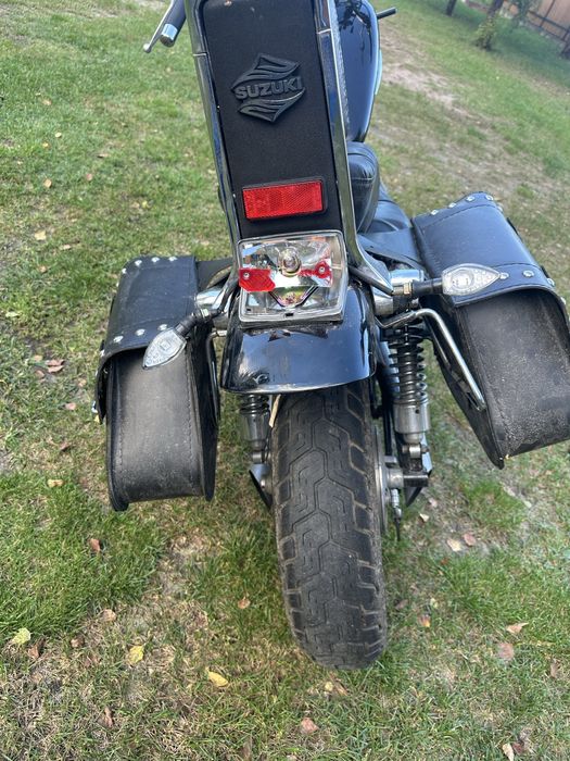 Suzuki Intruder VS 800 uszkodzony jeżdżący