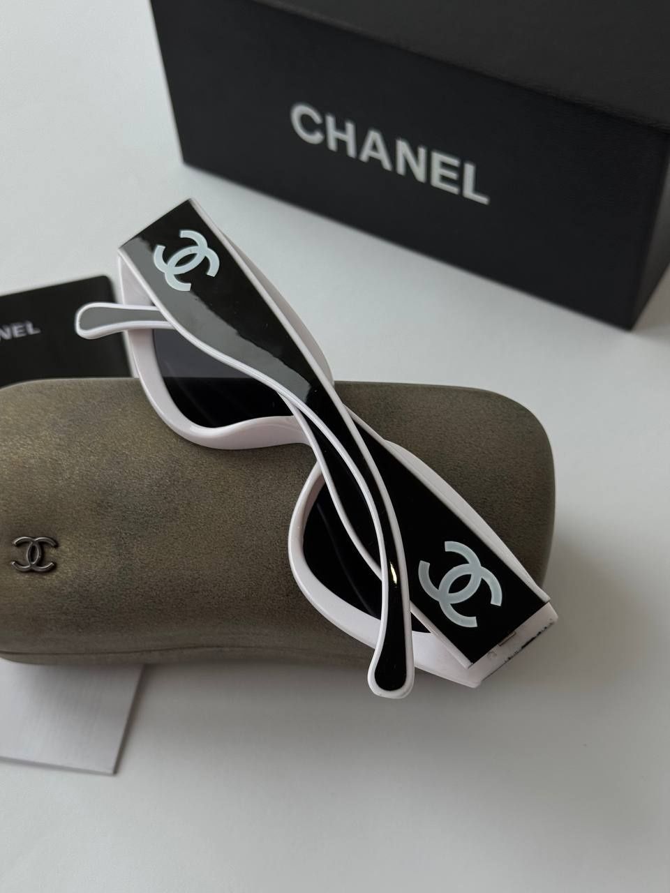 Топові окуляри кошечки Chanel