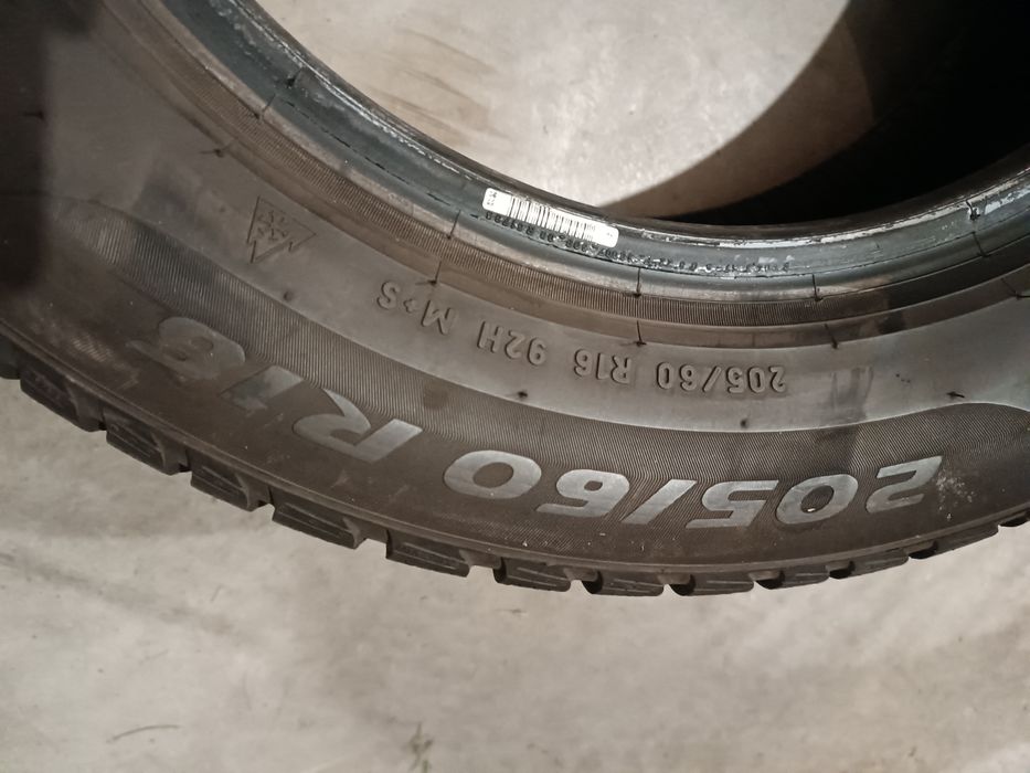 205/60R16 opony zimowe , Pirelli Sottozero MO rant ochronny