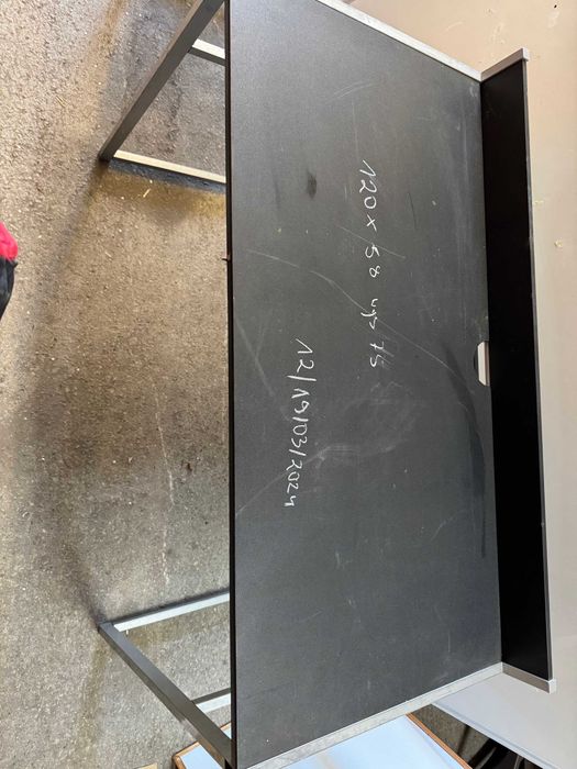 Biurko czarne  rama metalowa-srebrna  120x60 wys 75cm