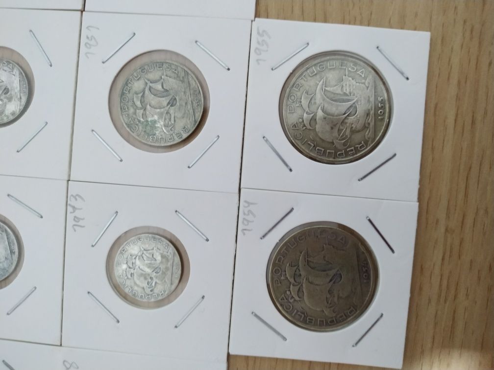Várias moedas em prata portuguesas